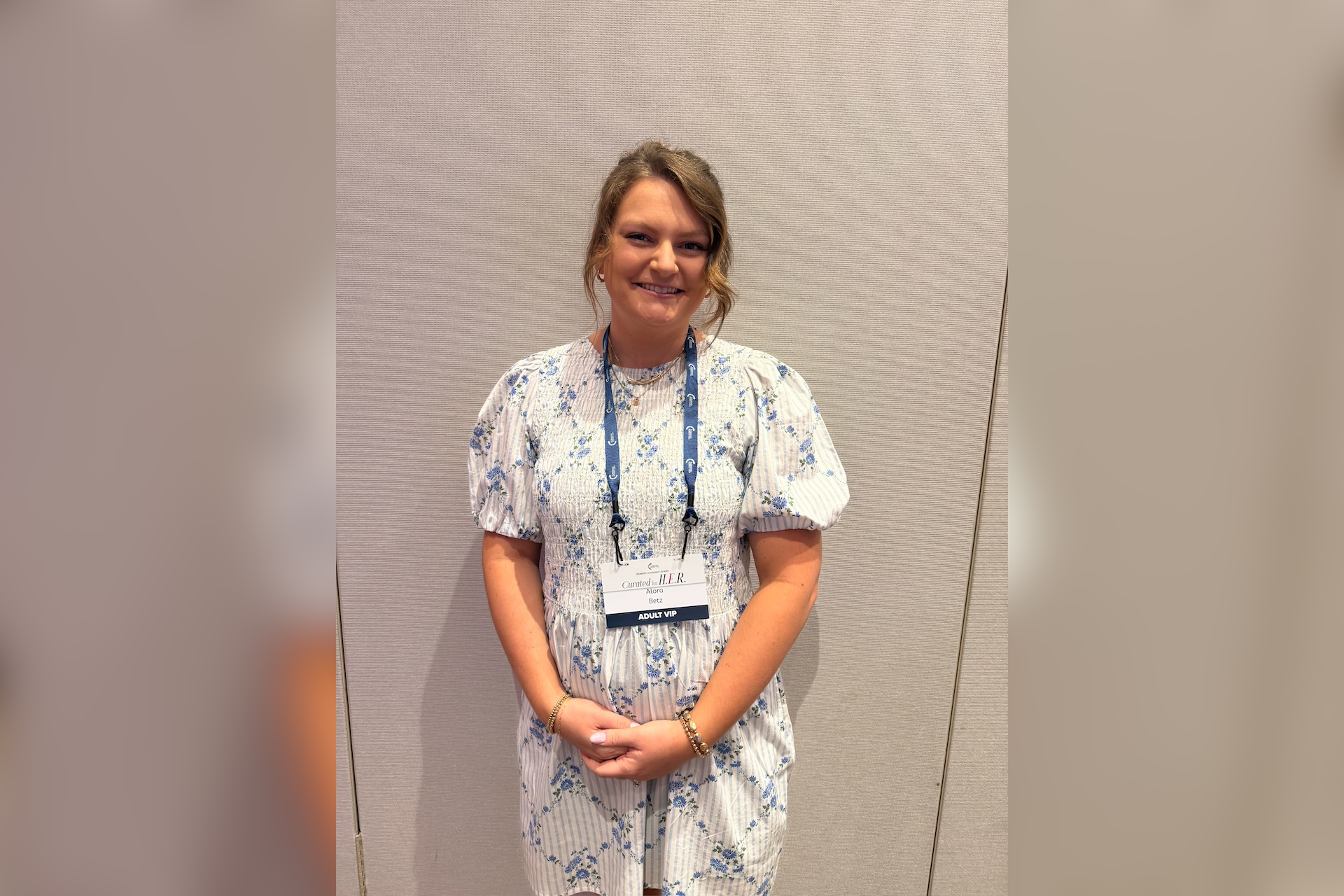 Health coach career inspiration — Alora, a health coach who turned her personal wellness journey into a new career, at an industry event